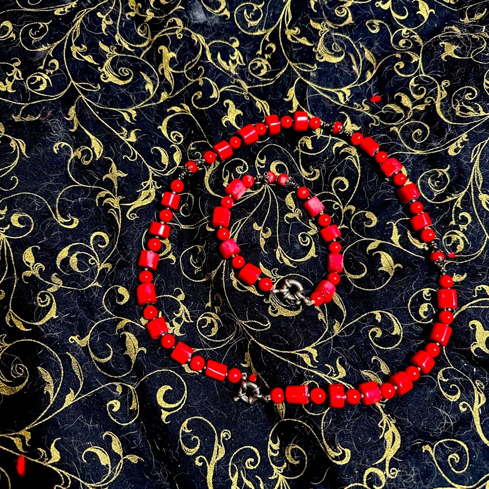 Red coral necklace and bracelet